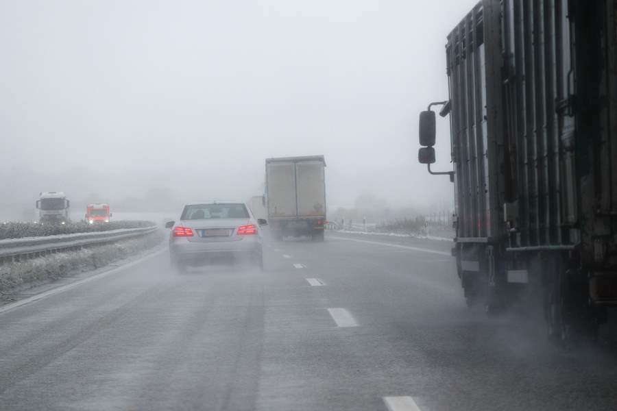 dangerous-truck-driving-in-adverse-weather-conditions-blog