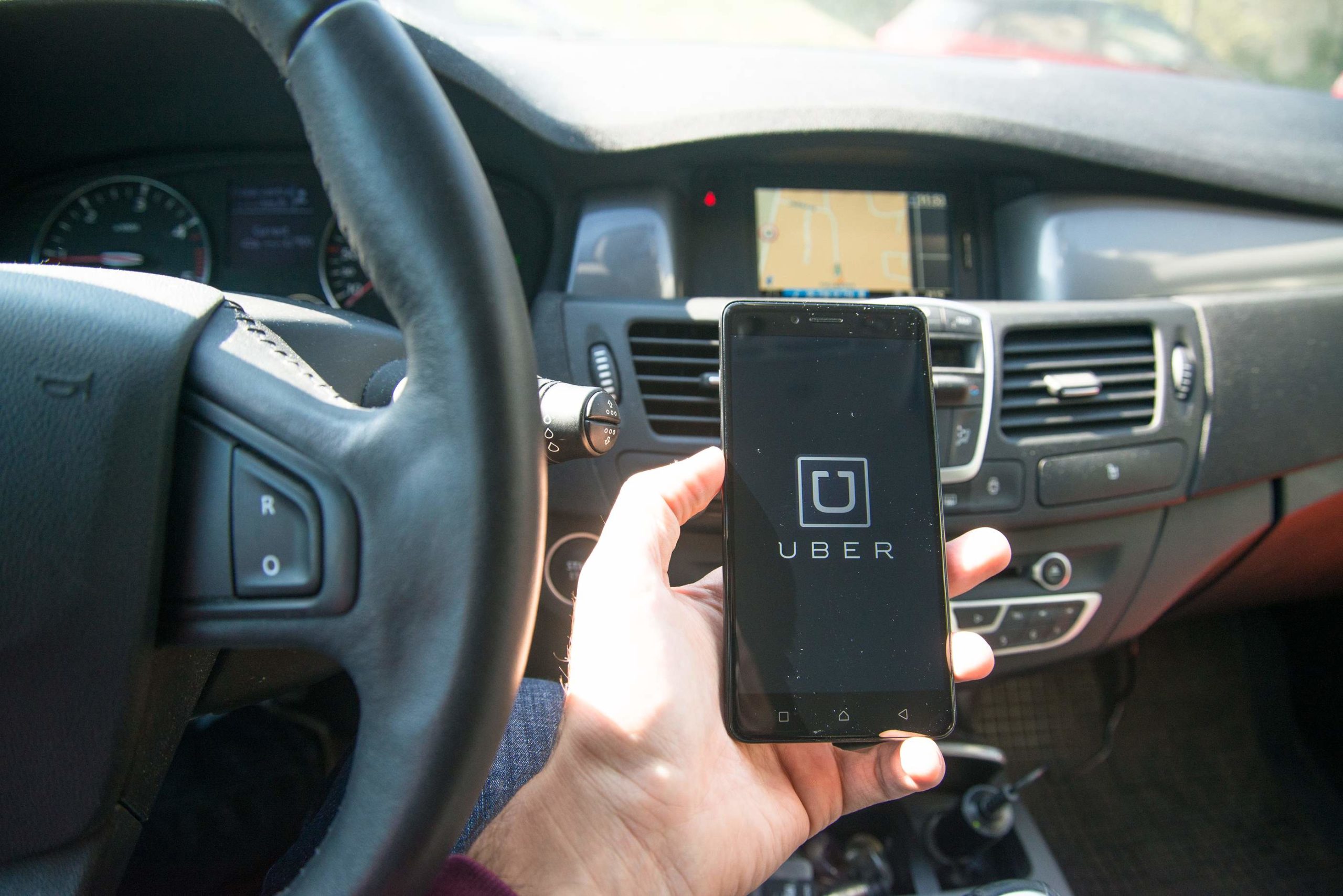 Uber Drivers: Should You Put a Hidden Camera in Your Car? - AlfredCamera  Blog