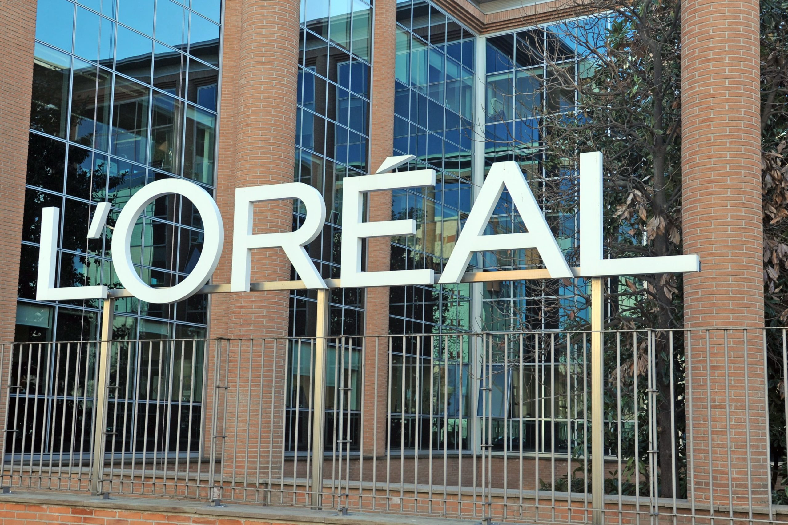 ​L’Oreal Chemical Hair Straightener and Uterine Cancer Lawsuits: What You Need to Know